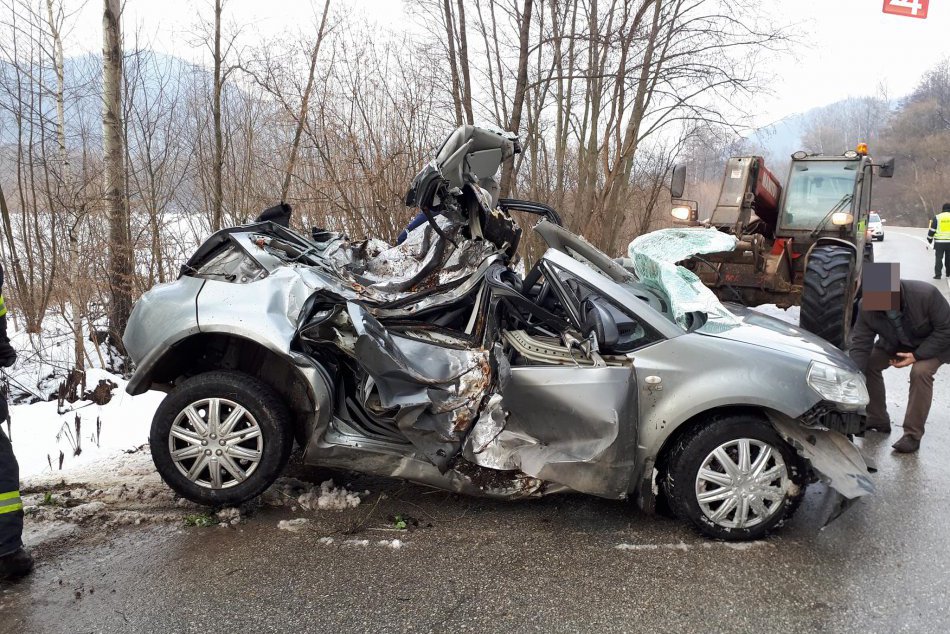 Ilustračný obrázok k článku FOTO z miesta nehody: Auto ostalo totálne zdemolované!