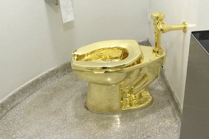 Ilustračný obrázok k článku KURIOZITA DŇA: Trump si chcel požičať vzácny obraz, kurátorka mu ponúkla zlatú toaletu