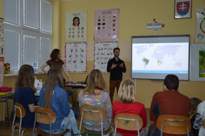 Ilustračný obrázok k článku FOTO: V Šali učili zahraniční učitelia, svoj rodný kraj priblížili žiakom