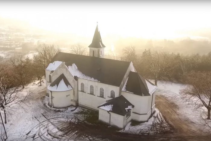 Ilustračný obrázok k článku Vzácny románsky kostolík neďaleko Nitry: Poznáte legendu o jeho vzniku? VIDEO