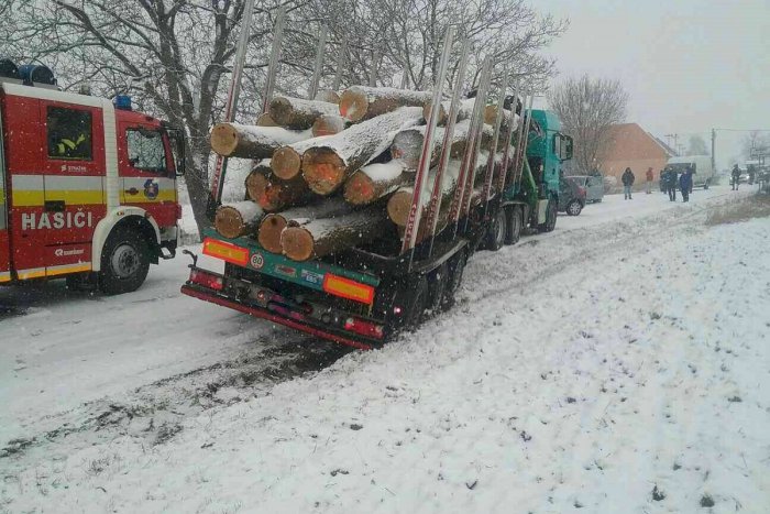 Ilustračný obrázok k článku FOTO z miesta: Nehoda neďaleko Trenčína, hasiči hlásia zranených!