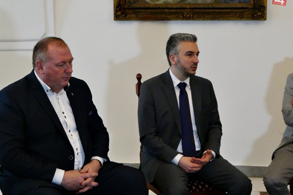 Ilustračný obrázok k článku Primátor o návšteve predsedu KSK: Rozprávali sa aj o týchto témach