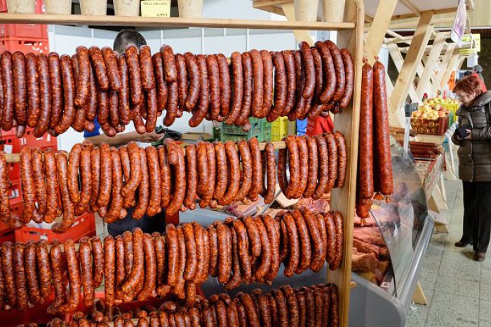 Ilustračný obrázok k článku Fašiangy v Lučenci: Kto prinesie najchutnejšiu klobásku?