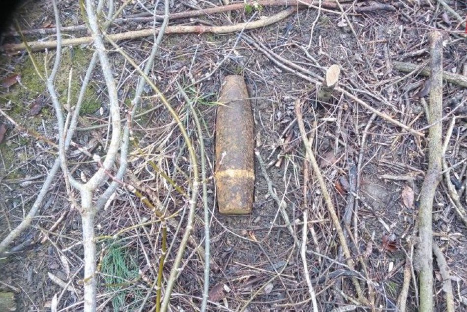 Ilustračný obrázok k článku Nebezpečné nálezy v obciach pri Nových Zámkoch: Muži objavili starú muníciu, FOTO