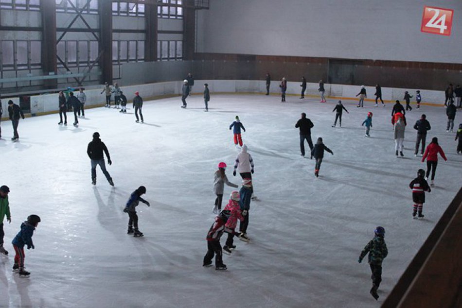 Ilustračný obrázok k článku Prázdniny môžu Bystričania stráviť na ľade. Takéto sú časy verejného korčuľovania