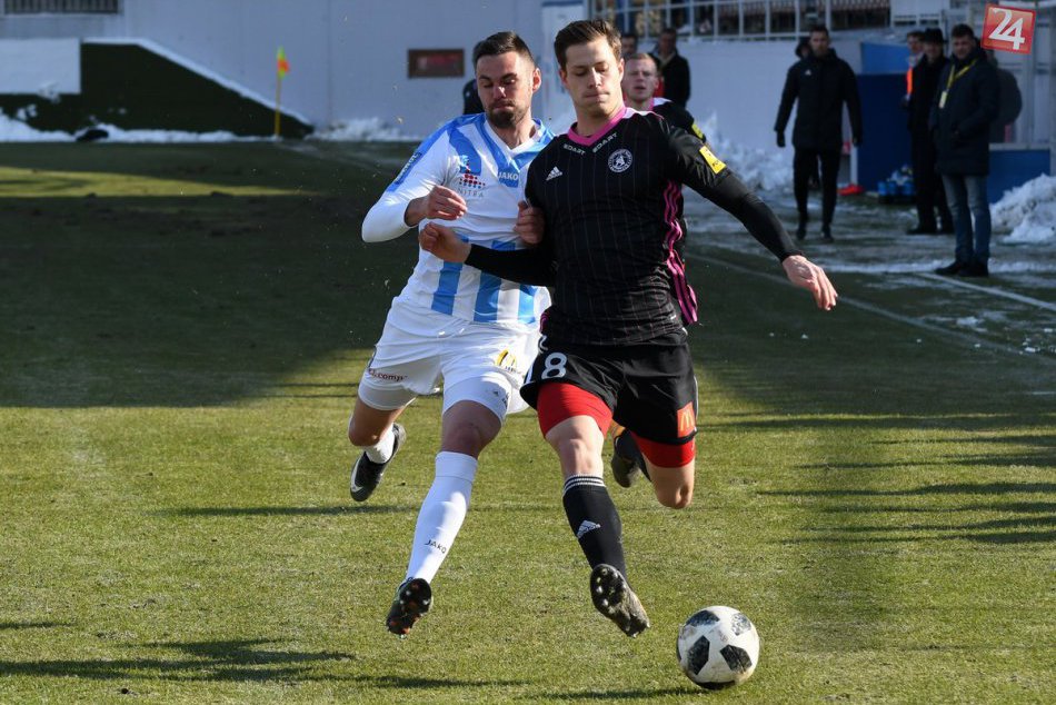Ilustračný obrázok k článku Nitra odštartovala futbalovú jar remízou: Body si podelila s Trenčínom, FOTO