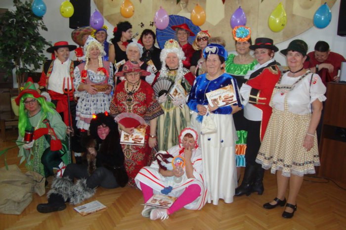 Ilustračný obrázok k článku FOTO: Šalianski seniori sa bavili. Fašiangy oslávilo aj  nezvyčajné bábätko
