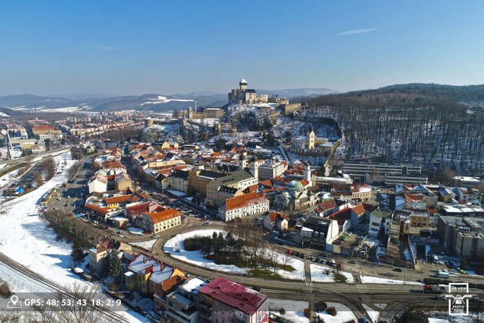 Ilustračný obrázok k článku Nevídané zábery na Trenčín: Pozrite si mesto z vtáčej perspektívy, VIDEO