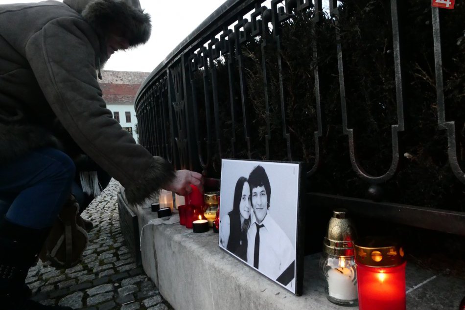 Ilustračný obrázok k článku FOTO: Rožňavčania si uctili pamiatku Jána Kuciaka (†27) a jeho priateľky (†27)