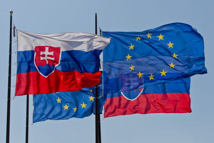 Ilustračný obrázok k článku Najnovší prieskum: Takmer trištvrte opýtaných Slovákov súhlasí s členstvom Slovenska v EÚ