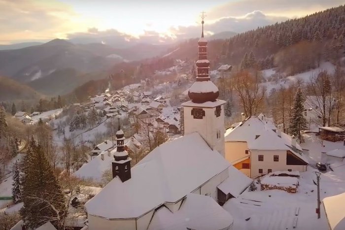 Ilustračný obrázok k článku VIDEO: Letecké zábery, ktoré očaria. Úchvatná scenéria Španej Doliny zachytená dronom