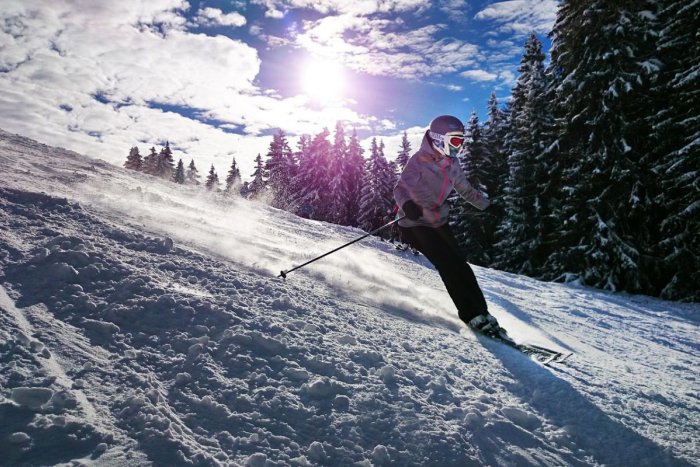 Ilustračný obrázok k článku Stále môžete vybehnúť na lyže: Aktuálne snehové podmienky v strediskách
