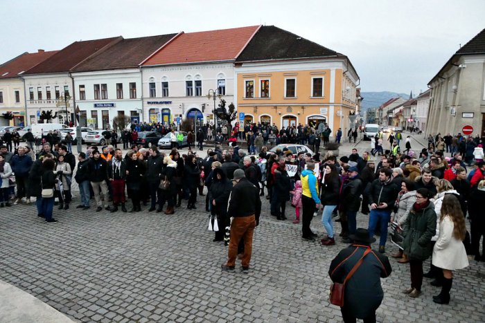 Ilustračný obrázok k článku Zhromaždenie za slušné Slovensko v Rožňave: FOTO a VIDEO z námestia