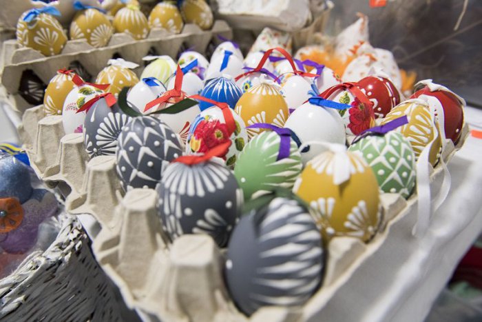Ilustračný obrázok k článku Veľkonočné kraslice zdobené rôznymi technikami: Vyskúšajte sladké perníkové vajíčka