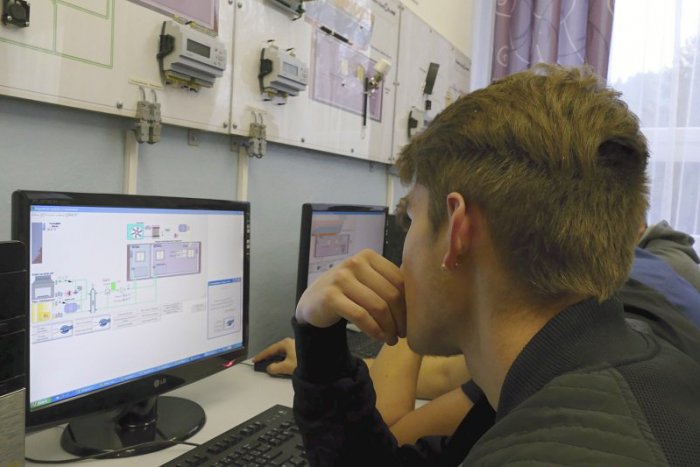 Ilustračný obrázok k článku V Brezne obnovia štúdium na vysokej škole technického zamerania