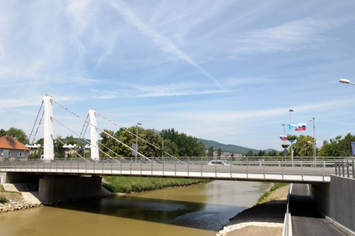 Ilustračný obrázok k článku Chrenovský most v Nitre zmení farbu: Svietiť bude na modro