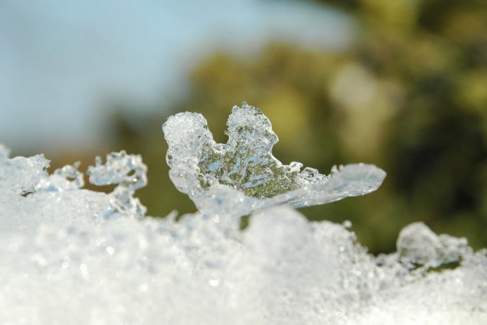 Ilustračný obrázok k článku RANNÁ ŠTVORKA: Streda prinesie ochladenie aj sneženie, meniny má Kvetoslava