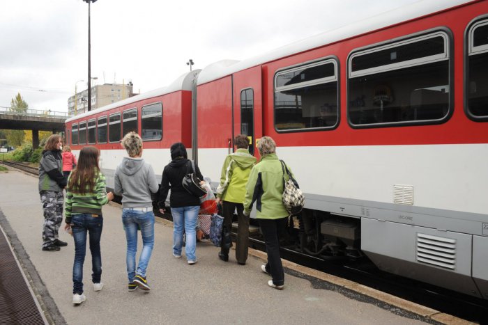 Ilustračný obrázok k článku Ak cestujete vlakom, spozornite: Výluky na trati pri Žiline
