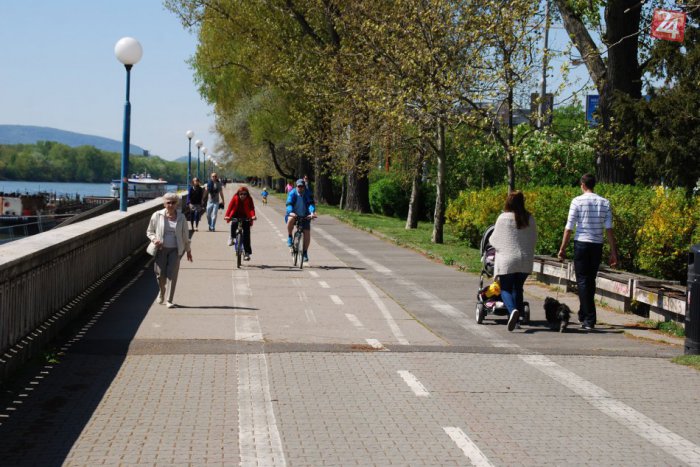 Ilustračný obrázok k článku Mestskí poslanci žiadajú bezpečnú cyklotrasu na nábreží Dunaja