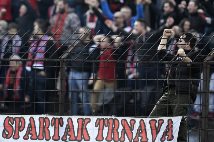 Ilustračný obrázok k článku Ultras Spartaka Trnava sa vracajú na tribúnu: Premenia  ju na "megakotol"