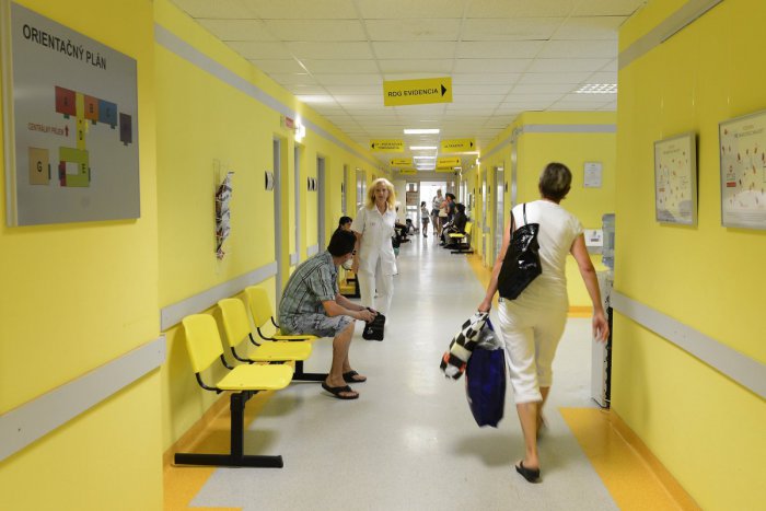 Ilustračný obrázok k článku Firma sa sťažuje, že nemocnice platia za upratovanie málo