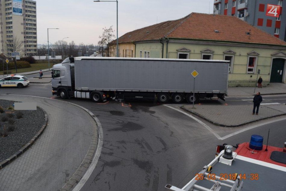 Ilustračný obrázok k článku Tragická zrážka kamiónu s chodcom (†47): Polícia hľadá svedkov nehody