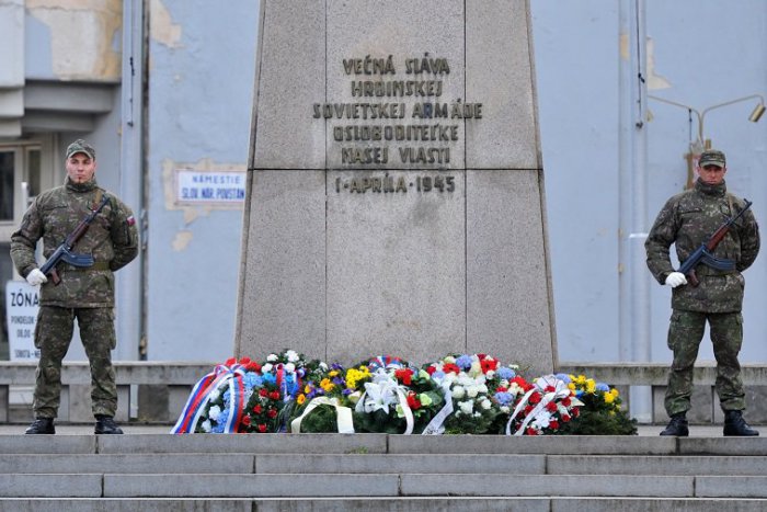 Ilustračný obrázok k článku Ruská strana pomôže s obnovou pamätníka Víťazstvo: Potom mesto obnoví Námestie SNP