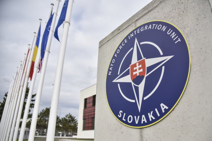 Ilustračný obrázok k článku Slovensko si pripomína výročie vstupu do NATO: Súčasťou Aliancie je 14 rokov