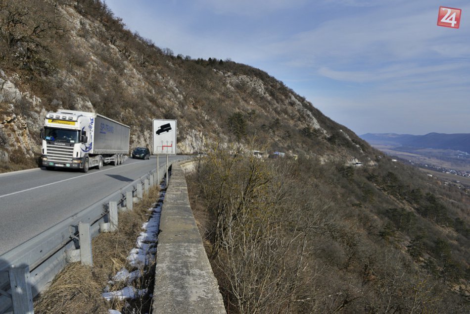Ilustračný obrázok k článku FOTO: Každodenná dopravná situácia na Soroške, pomôcť by mal tunel