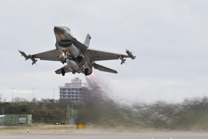 Ilustračný obrázok k článku Firma dodá Slovensku stíhačky F-16: Tvrdí, že Letecké opravovne Trenčín budú strategickým partnerom