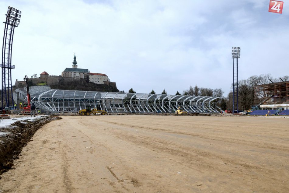 Ilustračný obrázok k článku FOTO a VIDEO: Rekonštrukcia futbalového štadióna v Nitre je v polovici