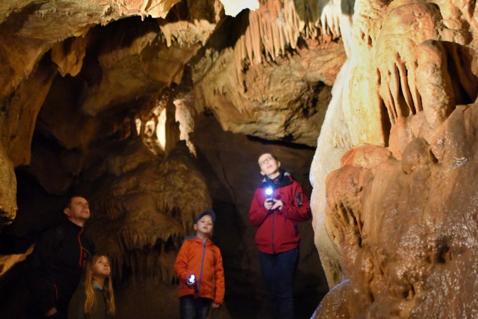 Ilustračný obrázok k článku Kráľovstvo ako z iného sveta: Sezóna v jaskyni Driny sa práve začala, FOTO