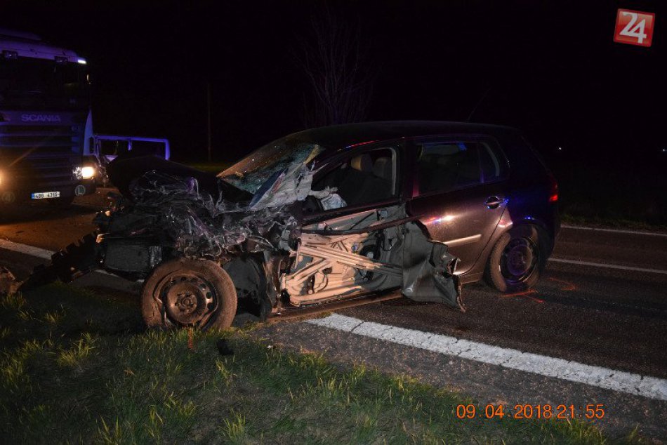 Ilustračný obrázok k článku V okrese Nové Zámky sa zrazili dve autá: Päť ľudí previezli do nemocnice, FOTO