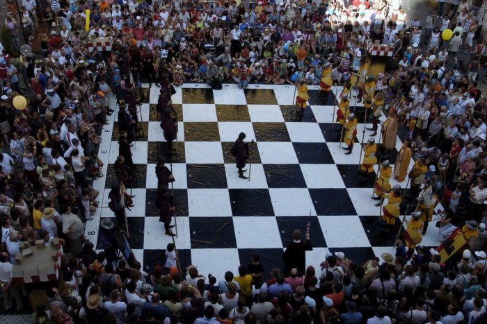 Ilustračný obrázok k článku Na pešej zóne v Nitre ožijú šachové figúrky: Majstrovstvo predvedie aj Timoščenko