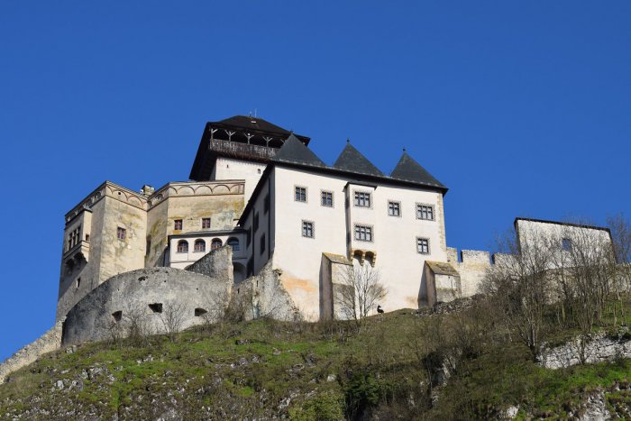 Ilustračný obrázok k článku Návštevnosť Trenčianskeho hradu láme rekordy: Pomáhajú k tomu lákadlá