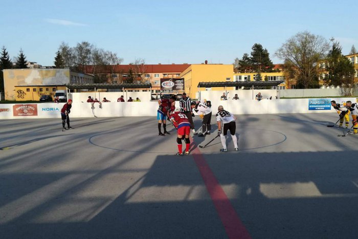 Ilustračný obrázok k článku Zaváhanie favorizovaného tímu: To diváci videli v Prešovskej hokejbalovej lige