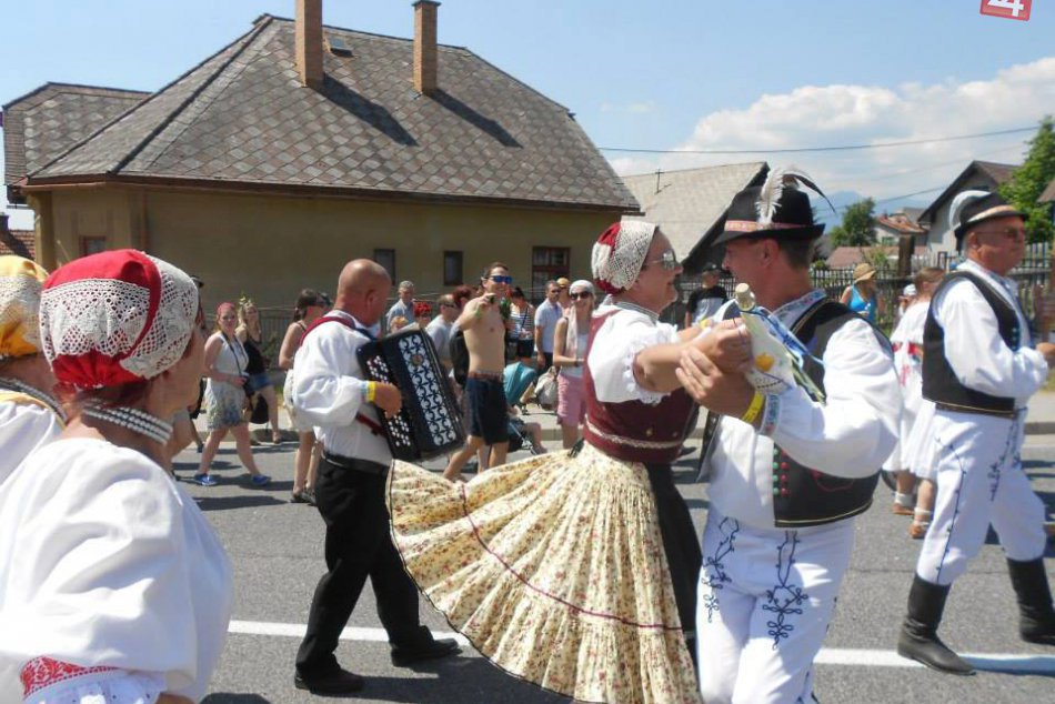 Ilustračný obrázok k článku Zaujímavá folklórna skupina z nášho mesta: Prestavujeme vám Mihaľovski ňevesti i beťare