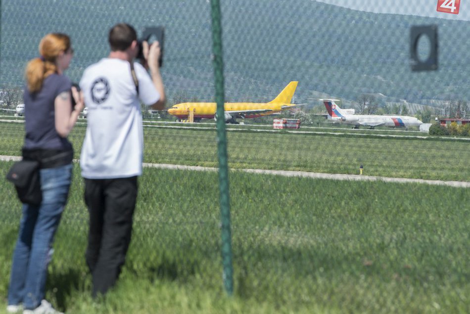 Ilustračný obrázok k článku KURIOZITA DŇA: Chcete fotiť lietadlá? Bratislavské letisko vám vyšlo v ústrety