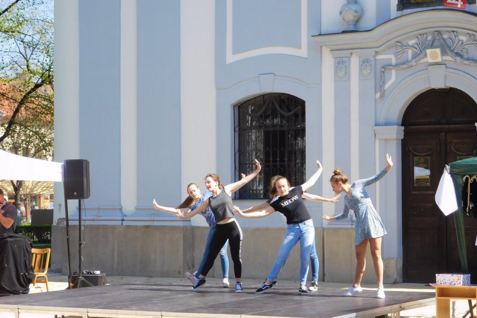 Ilustračný obrázok k článku Zachytené objektívom: Takto vyzeral Deň tanca na námestí v Spišskej