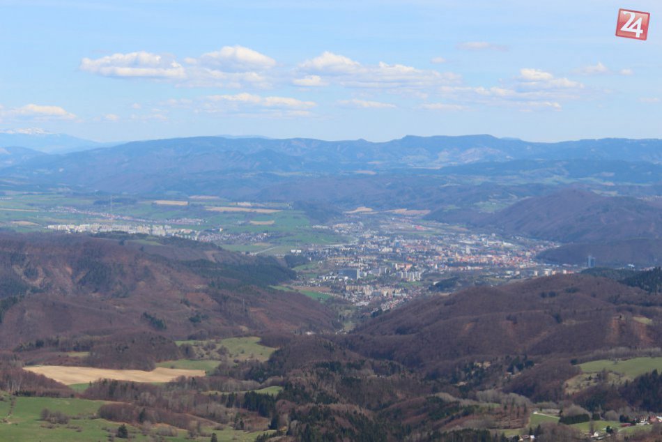 Ilustračný obrázok k článku FOTO: Jarná Bystrica z výšky ako na dlani. Takéto úchvatné sú výhľady zo Skalky
