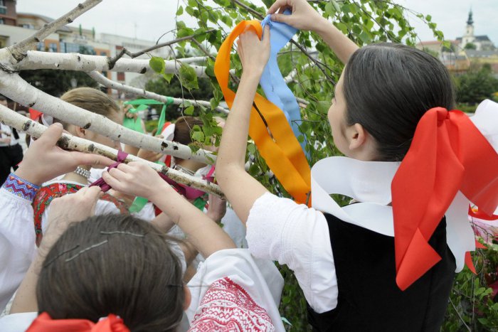 Ilustračný obrázok k článku Nitra ožije tradíciami: Blíži sa obľúbené stavanie mája