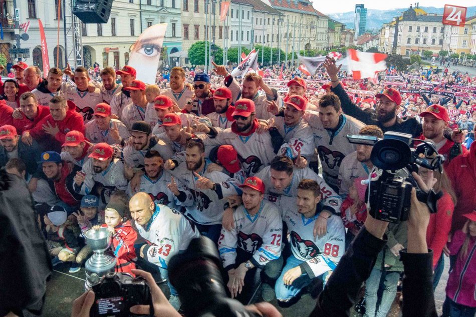 Ilustračný obrázok k článku Bystrica zažije majstrovské oslavy. Baranov čaká veľké privítanie na námestí