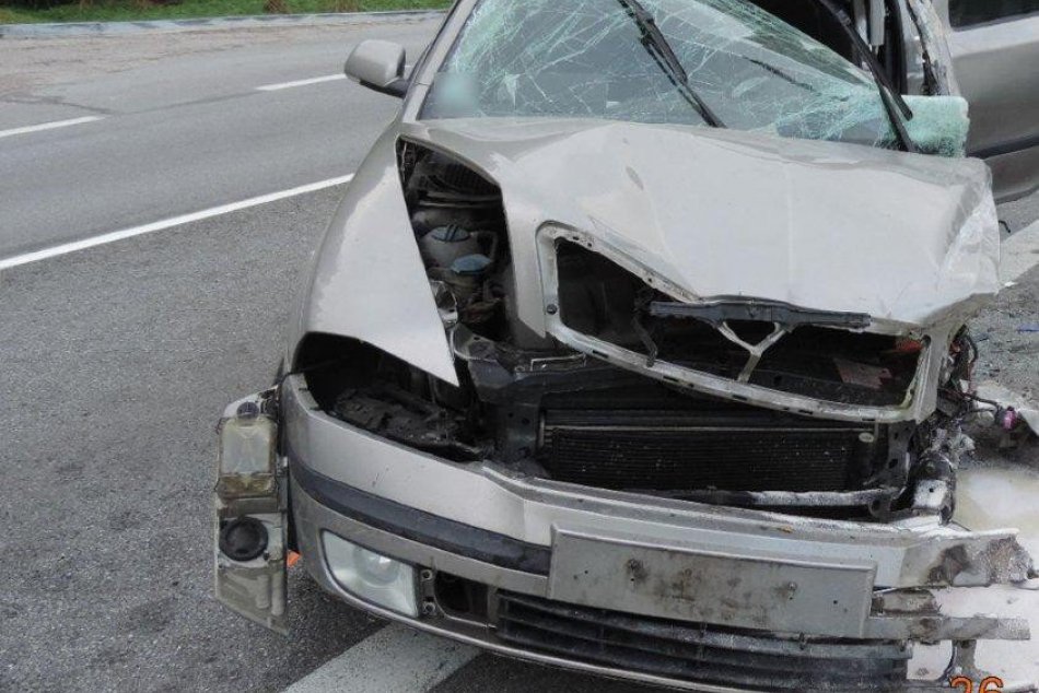 Ilustračný obrázok k článku Búračka pri Kremnici: Podgurážený vodič (51) s autom zletel z cesty