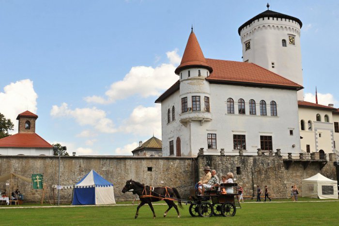 Ilustračný obrázok k článku Pestrý program v Budatínskom hrade: Zážitková prehliadka zďaleka nie je všetko!