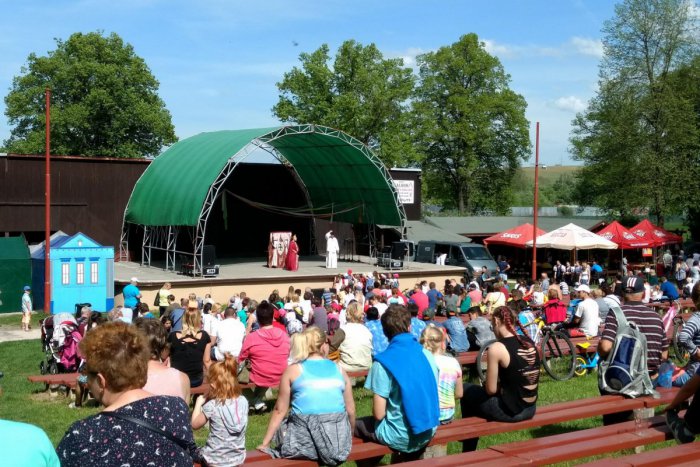 Ilustračný obrázok k článku Prvý máj sa blíži: Aha, aký program môžete zažiť v Madaras parku a v zoo