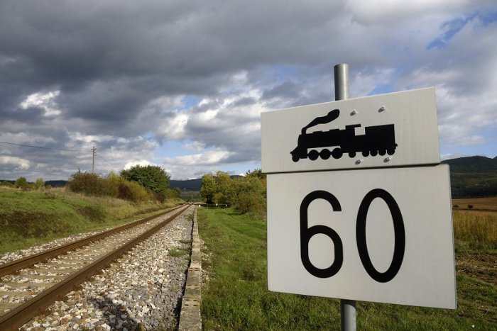 Ilustračný obrázok k článku Na trati medzi Lučencom a Fiľakovom je dvojdňová výluka vlakov