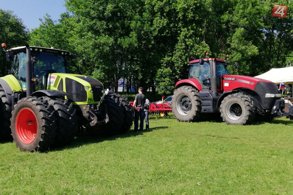 Ilustračný obrázok k článku Kombajny, traktory aj živé zvieratá: Park študentov sa premenil na veľkú farmu
