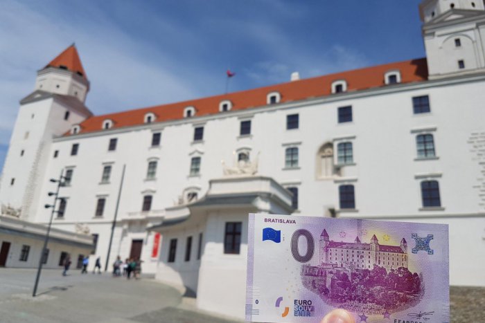 Ilustračný obrázok k článku 0 euro souvenir s Bratislavským hradom ide do predaja aj s „malou“ chybičkou krásy