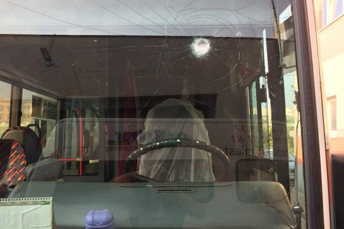 Ilustračný obrázok k článku Útok vandalov ochromil dopravu: Výpadky spojov a poškodená štvrtina autobusov!