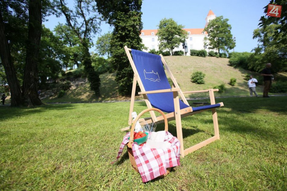 Ilustračný obrázok k článku Foto: Na Bratislavskom hrade pribudla bezplatná oddychová zóna